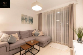 Designer Retreat: Beautiful 2BR APT with Balcony by 360 Estates